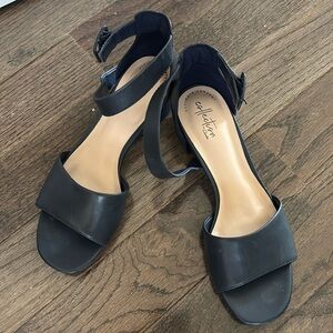 LIKE NEW: Clarks Navy Blue Women's Sandals, size 8!!! Low heel, great color!!